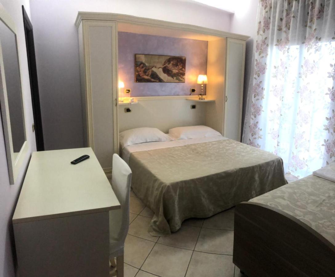 Pensione Degli Ulivi Porto SantʼElpidio Kültér fotó