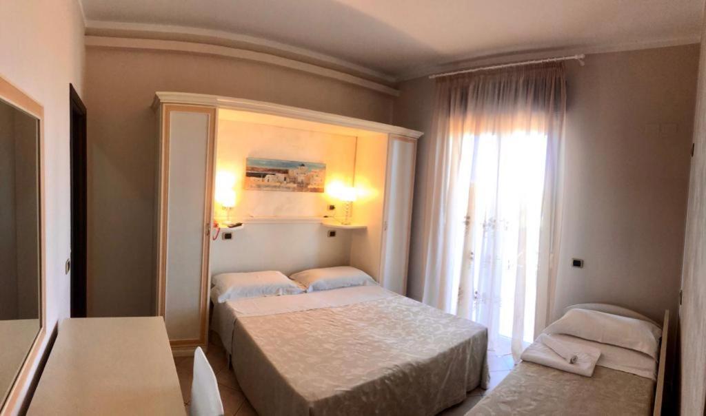 Pensione Degli Ulivi Porto SantʼElpidio Kültér fotó