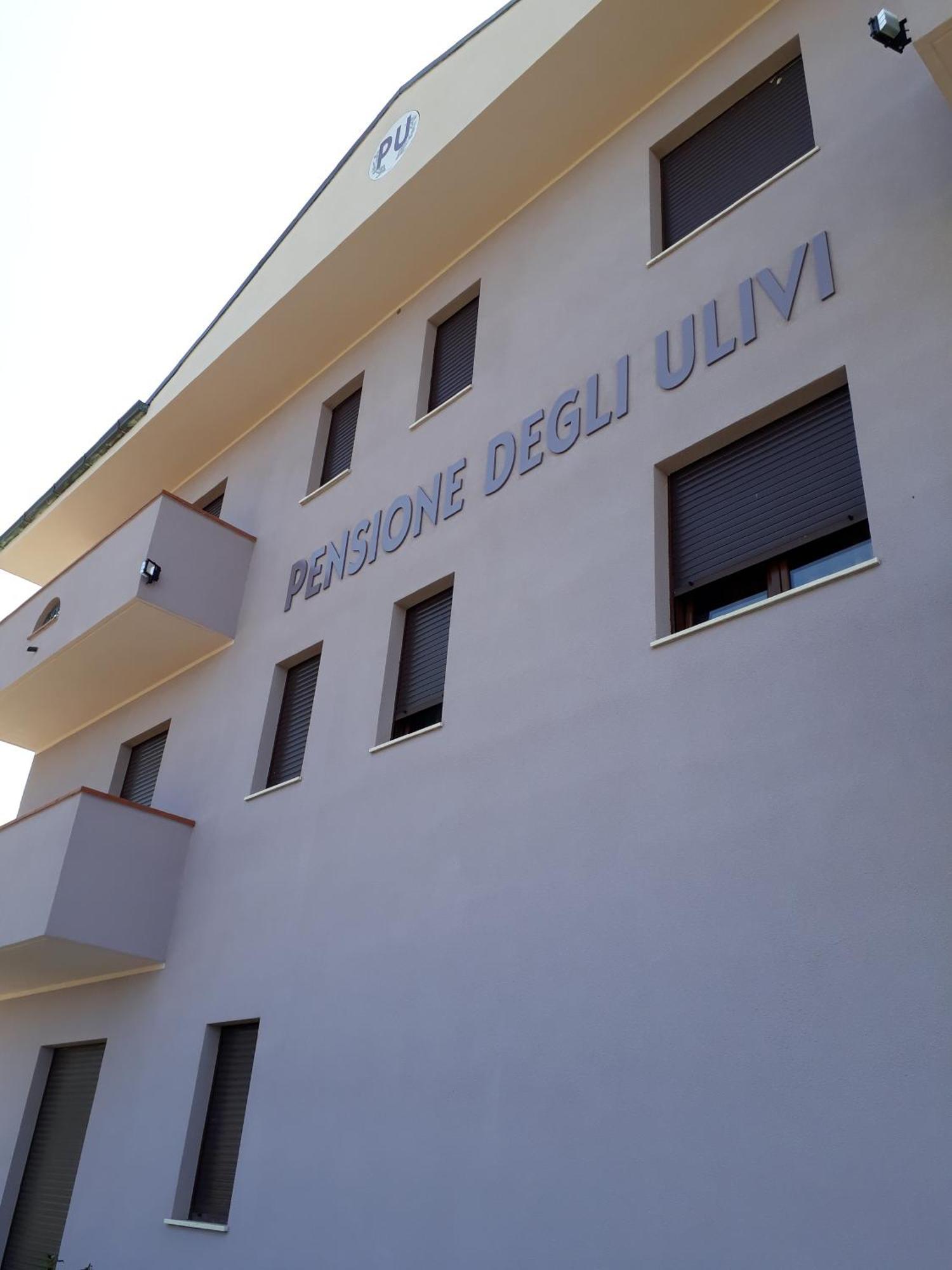Pensione Degli Ulivi Porto SantʼElpidio Kültér fotó