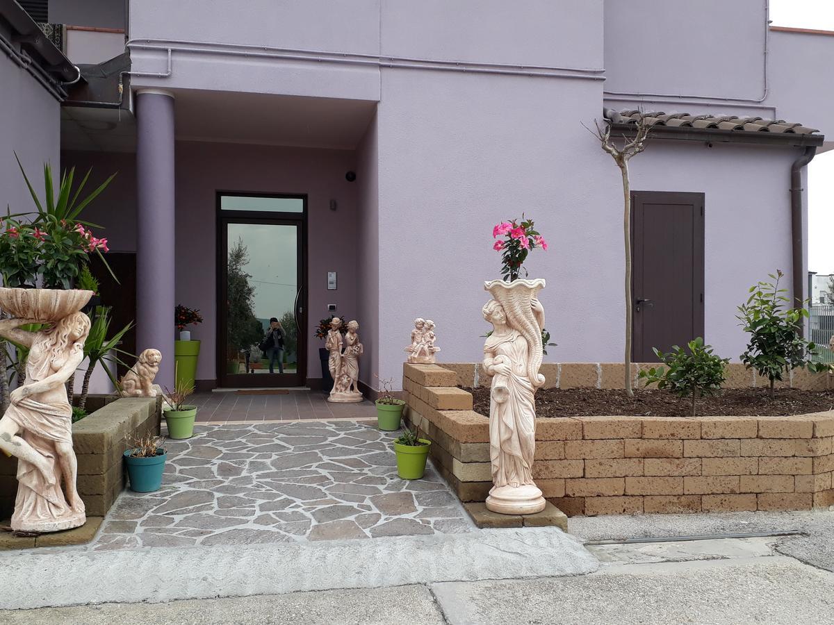 Pensione Degli Ulivi Porto SantʼElpidio Kültér fotó